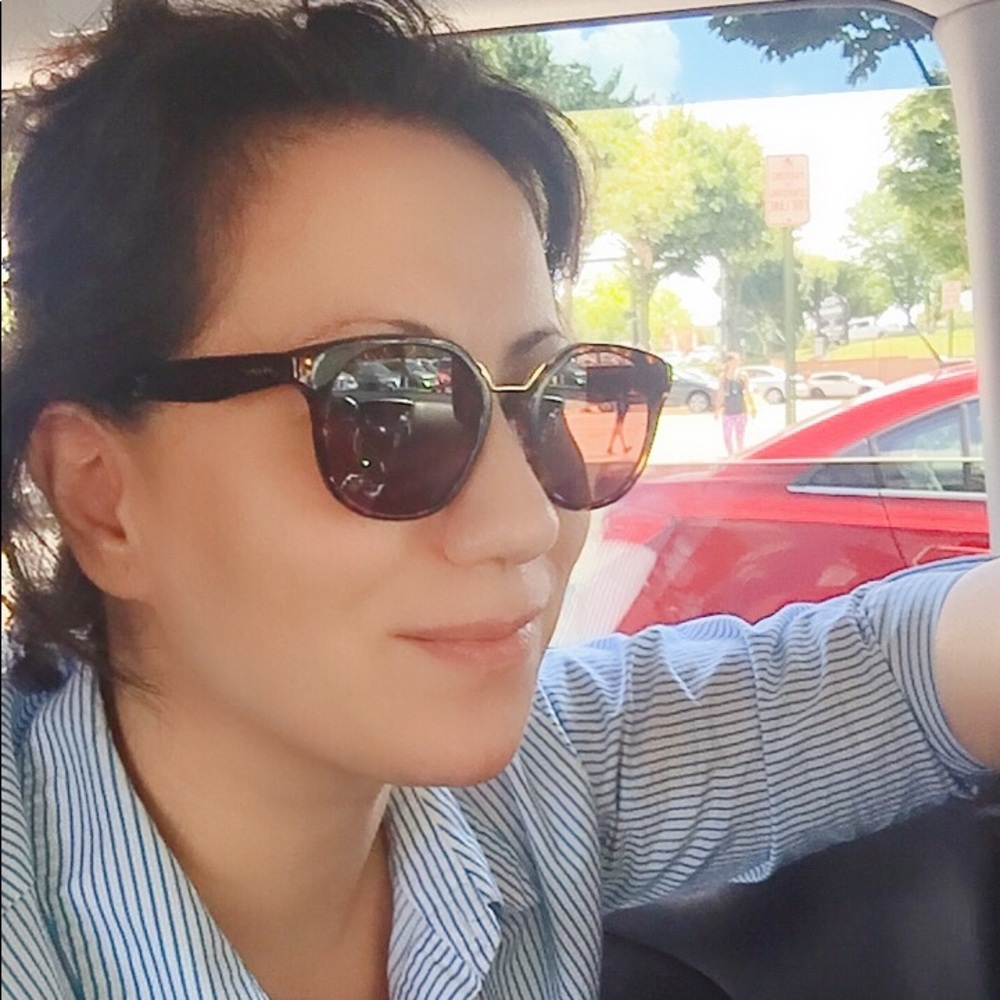 Super cute PRADA sunglasses 😎